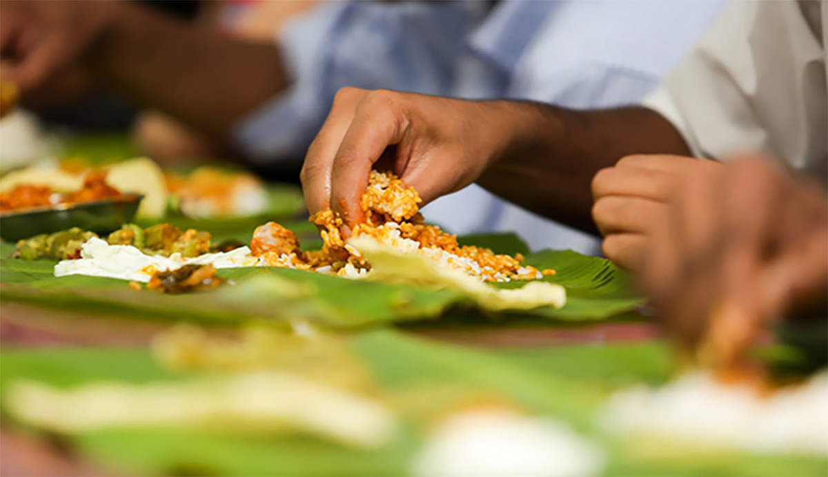 digging-in-eating-with-your-hands-marocmama